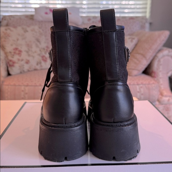 Guess Women's Black Lace-Up Combat Boots sz 9…with Box - Picture 3 of 10